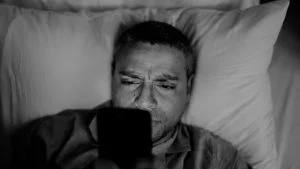 Pourquoi scroller sur les réseaux sociaux est si addictif et comment y remédier ?
